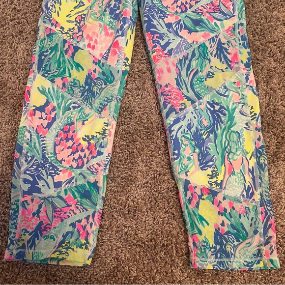 {Lilly Pulitzer} Luxletic Weekender Cropped Leggings - Mermaid Cove - Picture 3 of 13